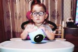 Благовещенские волонтеры проводят лотерею для сбора средств на лечение слепой девочки