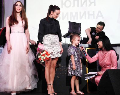 Мамы разные важны: в Москве вручили премии мамам-знаменитостям