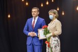 Амурскому онкодиспансеру 70 лет: спикер Заксобрания наградил лучших специалистов-онкологов