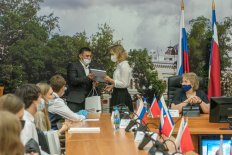 О чем не мечтал мэр Благовещенска: Олег Имамеев ответил на вопросы выпускников-стобалльников - Vimarsana News
