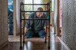 «Родной, ты обязательно будешь ходить»: сломавшему шею отцу двоих детей из Приамурья нужна помощь