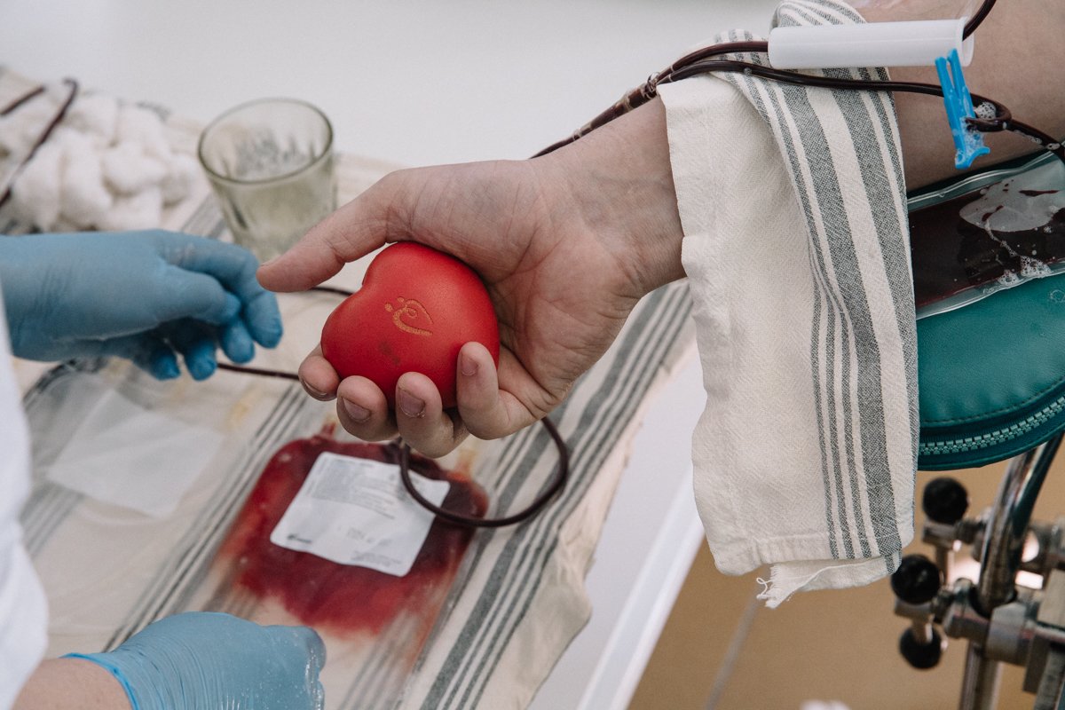 38 доноров сдали 18 литров крови для пациентов северных больниц Амурской области / 18 литров донорской крови собрали на областной станции переливания в минувшую субботу. Вся она уже отправлена в больницы отдаленных северных районов Приамурья.