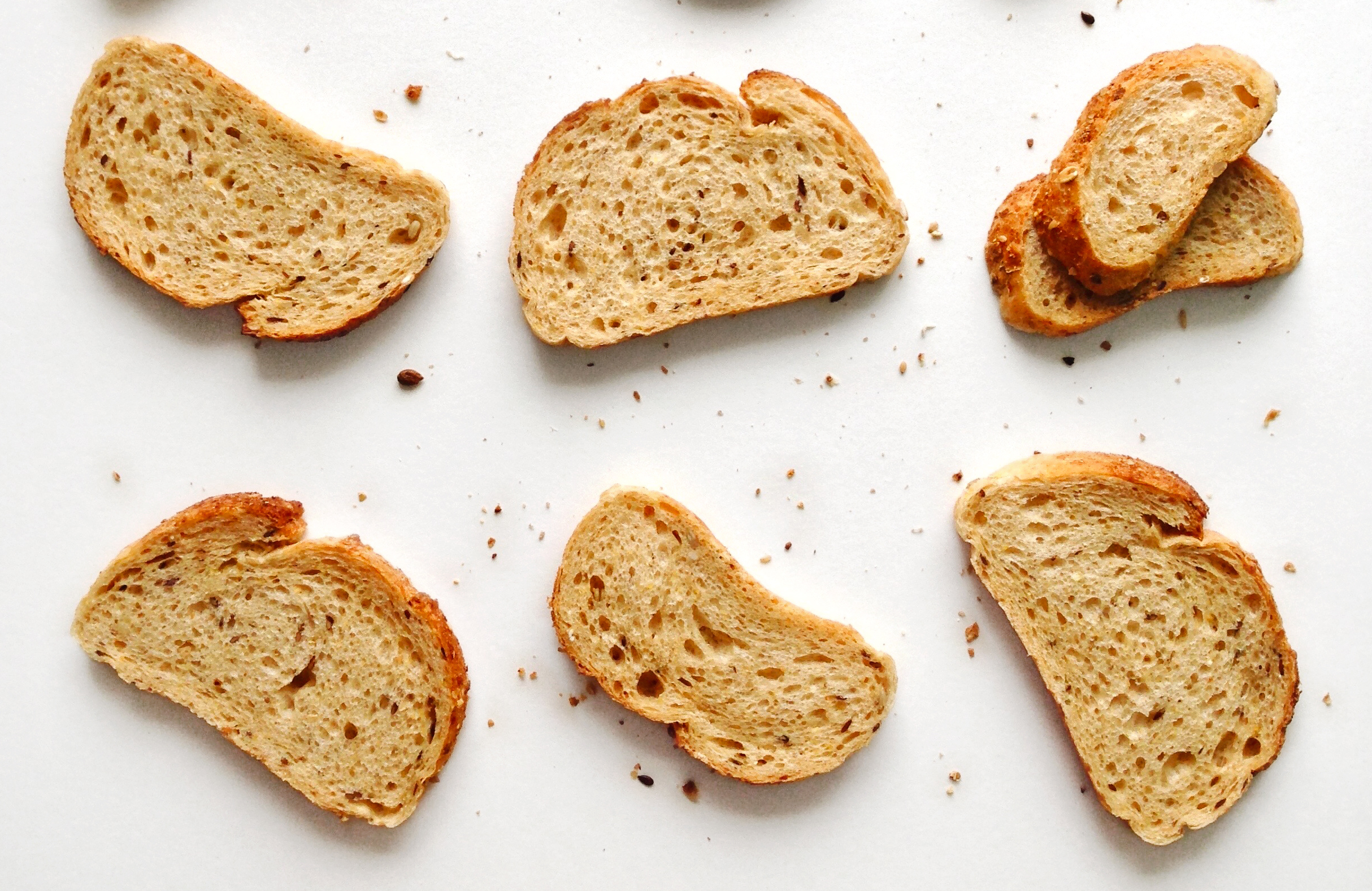 Какой хлеб самый полезный, как выбрать булку, от которой не потолстеешь: советы амурского диетолога / Хлеб — всему голова, но подойдет не всем. Одни отказываются от хлеба, чтобы сохранить стройную фигуру. Другие едят его на завтрак, обед и ужин, совершенно не толстея. «Не надо впадать в крайности, просто необходимо знать, с какими продуктами и какой хлеб можно сочетать, в каком количестве есть, а когда от него лучше воздержаться», — советует главный внештатный диетолог министерства здравоохранения Амурской области Светлана Белова.