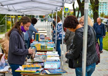 На книжном «Берегу»: в Благовещенске пришло время собирать книги