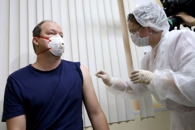 Владимир Путин поручил предоставить россиянам два оплачиваемых выходных за вакцинацию от COVID-19