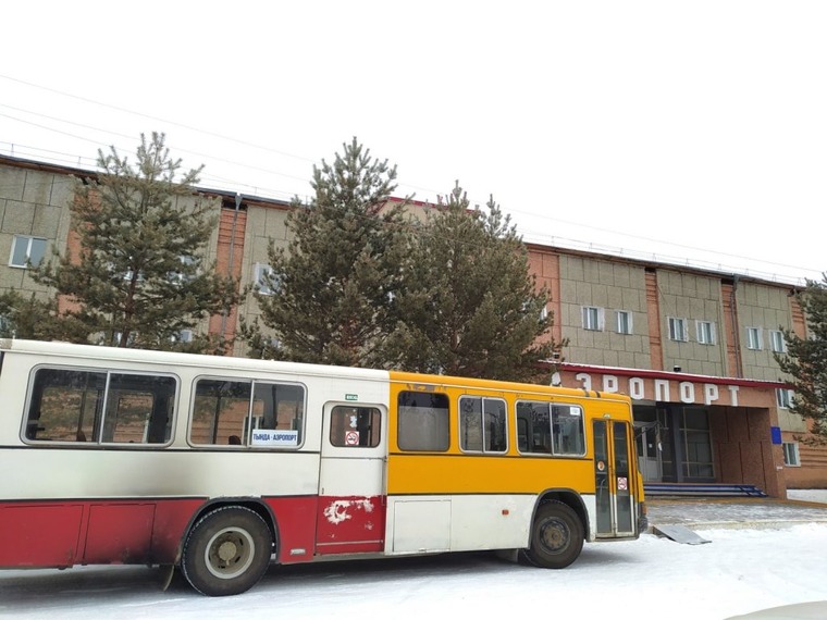 В Тынде запустили рейсовый автобус до аэропорта / В первый день зимы в Тынде по просьбе горожан вышел на линии первый рейсовый автобус до аэропорт. Он будет курсировать по понедельникам, средам и субботам — в дни авиарейсов. 