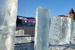 Баба-яга, Тигр и Чудо-птица: в Белогорске начали строить снежный городок