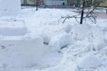 Подростки сломали все снежные фигуры возле Дворца культуры в Константиновке