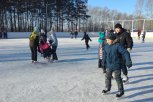 Серышевская школа получила в подарок к Новому году хоккейную коробку