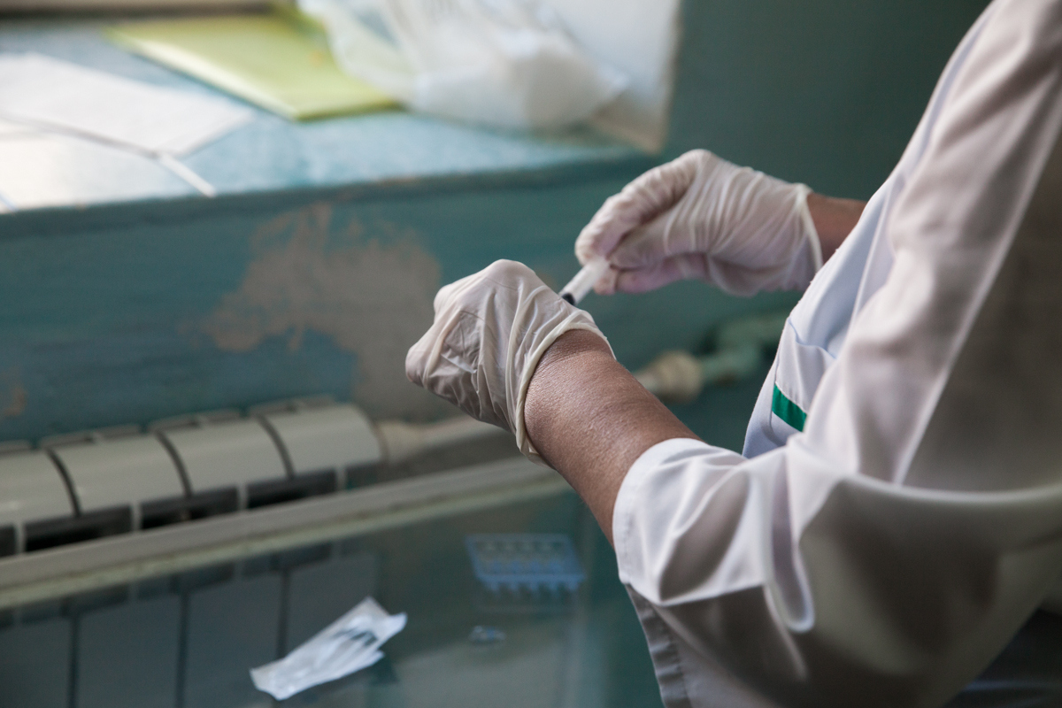 В Приамурье — 135 ковид-положительных: из них 114 не были вакцинированы / По данным регионального Роспотребнадзора на 4 января 2022 года, в Приамурье выявлено 135 новых случаев COVID-2019. Из заболевших граждан не привиты против COVID-2019 — 114 человека. Темп прироста за последние сутки — 0,2 %.