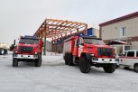 В Благовещенске тушили пожар в цехе металлоконструкций