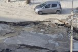 Коммунальная авария в центре Благовещенска ограничила проезд автомобилей