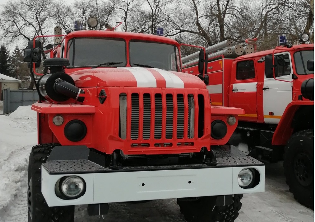 На обновление автопарка пожарных бюджет Приамурья направил более 117 миллионов / В Амурскую область начали поступать пожарные автомобили для огнеборцев противопожарной службы области. Из областного бюджета на обновление автопарка выделено 117,4 миллионов рублей.