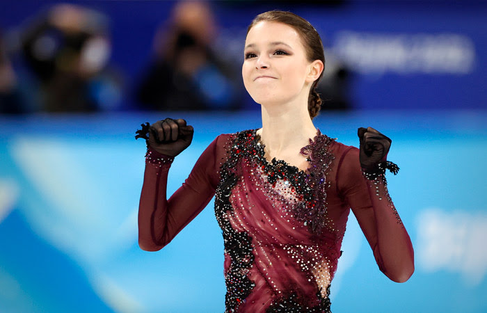 Российская фигуристка Анна Щербакова стала олимпийской чемпионкой / На Олимпийских играх в Пекине в четверг, 17 февраля, разыграли медали в турнире по фигурному катанию у женщин. Победила 17-летняя россиянка Анна Щербакова. 