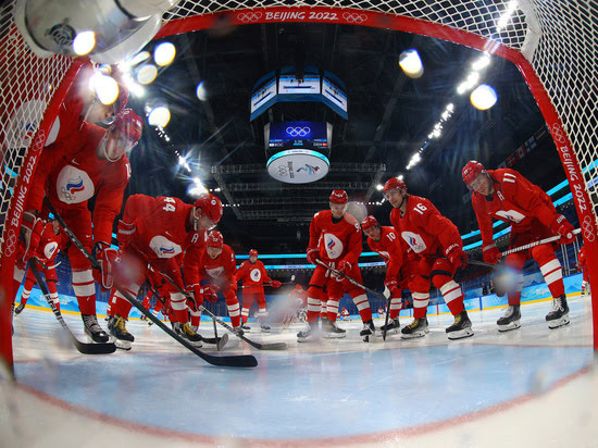 Россия победила Швецию в полуфинале хоккейного турнира на Олимпийских играх по буллитам / Сборная России по хоккею будет бороться за золото Олимпийских игр в Пекине. В пятницу, 18 февраля, в ожесточённой борьбе наша команда одолела сборную Швеции в полуфинале. 