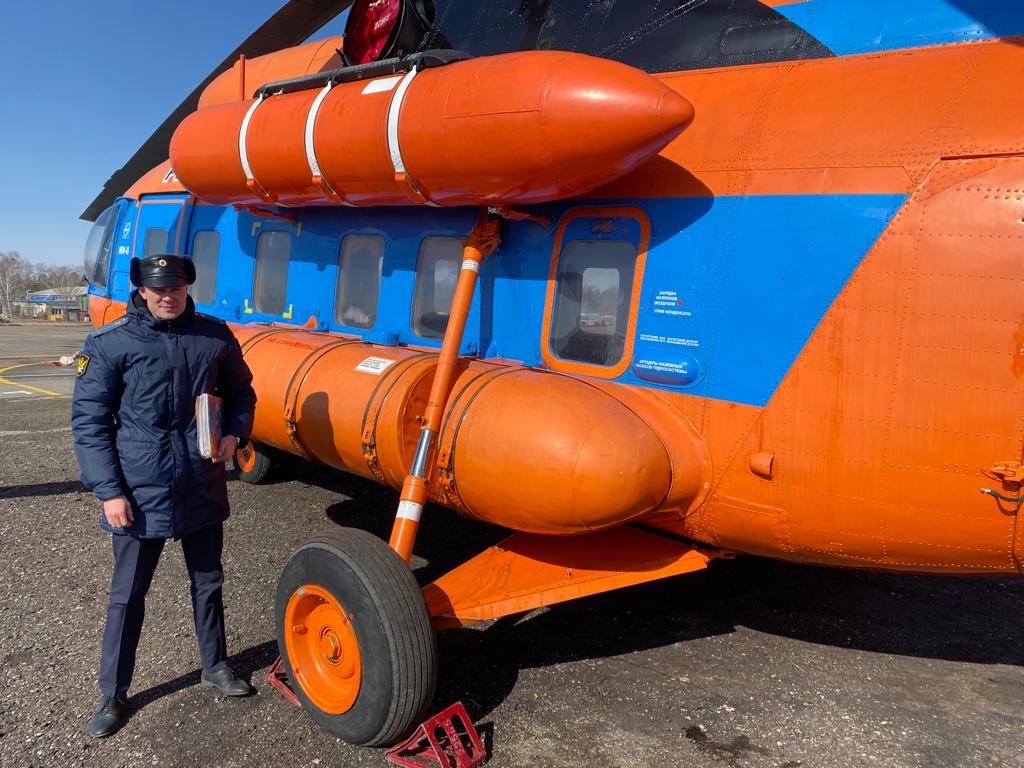 Амурские приставы арестовали за долги вертолет золотодобывающей компании / В Приамурье за долги арестовали вертолет золотодобывающей компании. Она задолжала компании из Приморья, занимающейся воздушными грузоперевозками, 24 миллиона рублей. 
