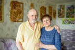 «Люблю удивлять людей»: благовещенский пенсионер превратил свою квартиру в картинную галерею