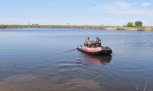 Водолазы с помощью эхолота ищут пропавшего на Владимировских озерах рыбака
