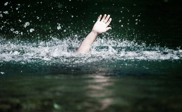 Не успели спасти: восьмилетняя девочка утонула в Зейском районе / Вечером 4 июня  в селе Сосновый Бор Зейского района произошла трагедия. На озере Лапина утонула 8-летняя девочка.