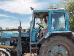 Автомобиль или трактор: многодетные амурские семьи покупают транспорт по соцконтракту