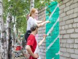 Художники в Первомайском парке оформили стену в стиле граффити