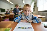 Амурские школы начнут учебный год с гимна РФ, подъема флага, китайского языка и новой платформы