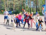 Бумажные самолетики запустили в поселке Аэропорт в честь Дня воздушного флота России