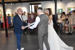 Пара благовещенцев впервые поженилась в частной художественной галерее