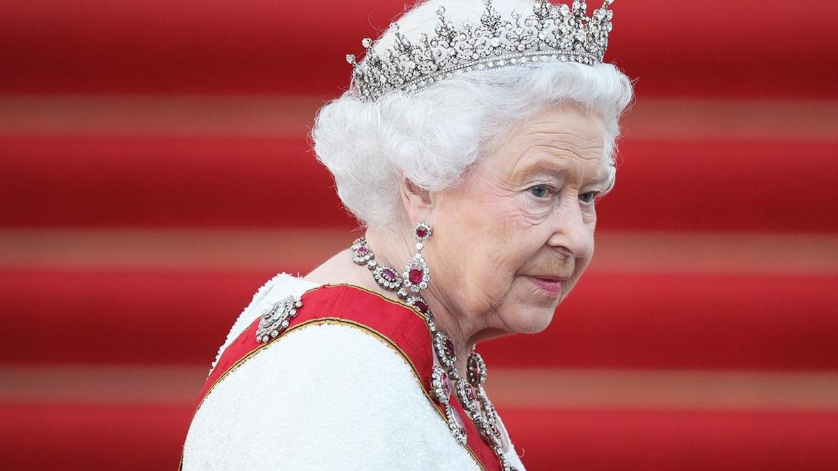 В Великобритании умерла королева Елизавета II / В Великобритании днем в четверг, 8 сентября, на 97-м году жизни умерла королева Елизавета II. Букингемский дворец официально сообщил: королева ушла мирно из жизни в замке Балморал. 