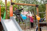 Первая детская площадка по программе «1 000 дворов» открылась в столице Приамурья