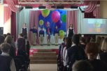 Отличники ГТО участвуют в церемониях поднятия Государственного флага РФ в школах