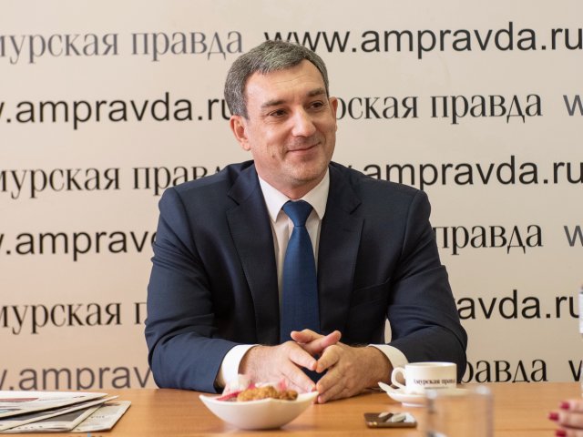 За что мама ругает губернатора: Василий Орлов раскрыл секрет в самый добрый праздник