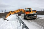 Почему дороги трудно чистить от снега: замминтранса Амурской области объяснил ситуацию
