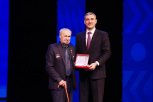 Живым и посмертно: губернатор Василий Орлов вручил награды за заслуги амурчанам