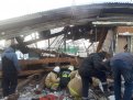 Мужчину из-под завалов доставали спасатели. Фото: t.me/amursiespasateli