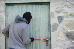 В Приамурье два 18-летних приятеля вынесли из Дома культуры ноутбуки и деньги