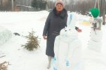 Пенсионерка из амурской Родионовки вылепила из снега 18 сказочных героев
