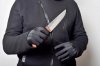 Грабитель в маске угрожал ножом и трубой пенсионерам из села Мухино и забрал у них 900 тысяч рублей
