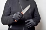 Грабитель в маске угрожал ножом и трубой пенсионерам из села Мухино и забрал у них 900 тысяч рублей