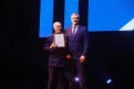 Ветерана гражданской авиации Виктора Тарасова наградил губернатор Приамурья. Фото: amurobl.ru