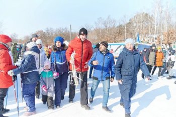 Губернатор Василий Орлов с семьей посетил «Лыжню России» в Благовещенске