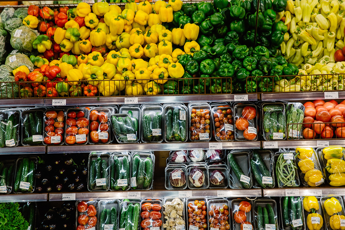 Свыше 700 тонн овощей и фруктов завезли в Приамурье из Китая по мосту через Амур. Фото: Архив АП