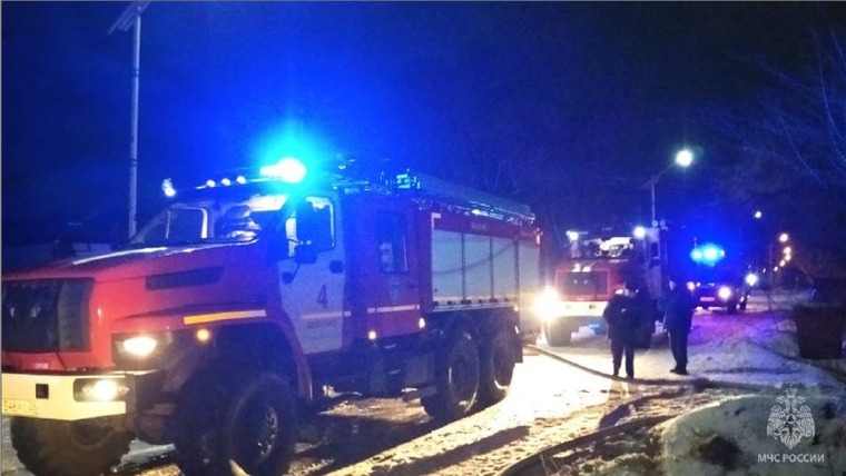 Две женщины погибли во время пожара в деревянном доме в Белогорске / В Белогорске во время пожара в частном деревянном доме обнарудены тела двух женщин. Еще два человека пострадали. Возгорание произошло ночью 11 марта.