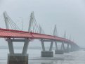 Движение по международному мосту проходит в штатном режиме, несмотря на туман. Фото: t.me/mostamur