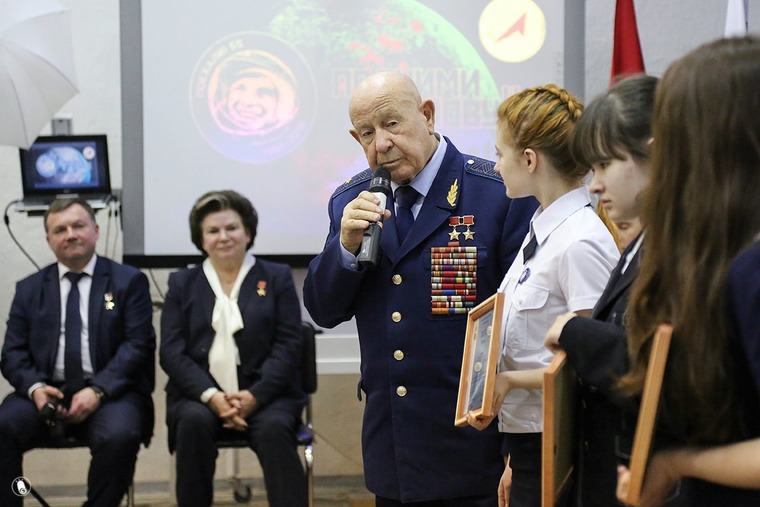 Имя космонавта Алексея Леонова присвоили благовещенской школе № 16. Фото: Архив АП