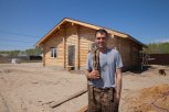 Для отца-одиночки из Тамбовки блогер собрала деньги, а известный предприниматель построил новый дом