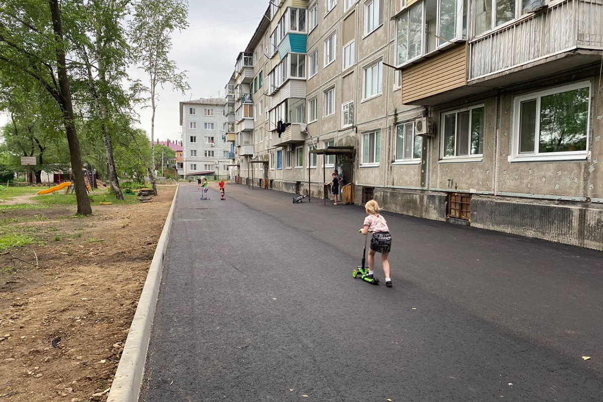 В Благовещенске по федеральному проекту благоустроили два двора из пяти —  Амурская правда, новости Благовещенска и Амурской области