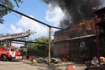 В Благовещенске 48 пожарных тушили крышу котельной на заводе «Амурский металлист»