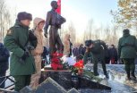 Памятник-мемориал Герою РФ Ивану Цевуну открыли в Октябрьском районе