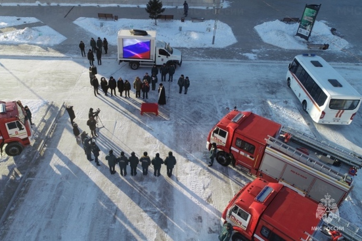 В Благовещенске амурским спасателям передали ключи от новой спецтехники —  Амурская правда, новости Благовещенска и Амурской области